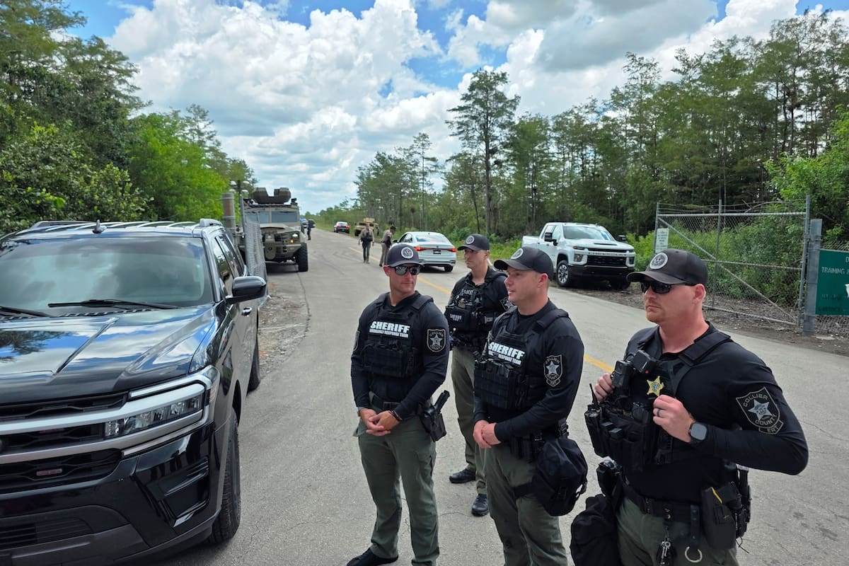 Autoridades de Texas, exigieron este jueves respuestas por parte del Gobierno de Donald Trump sobre una redada migratoria que llevó al arresto de 47 migrantes en abril pasado. EFE/ Alberto Boal