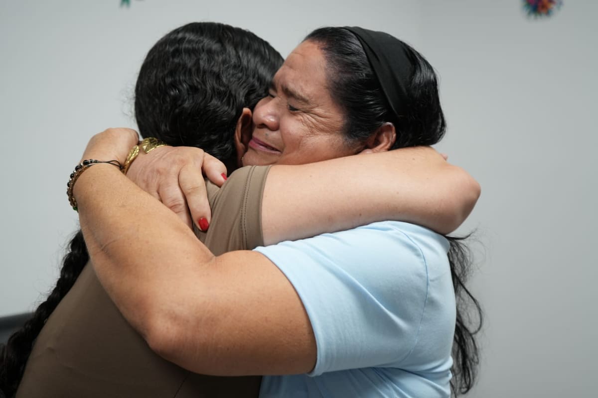 Rosa y su hija María volvieron a encontrarse en Barrancabermeja, después de años de separación por hechos relacionados con el conflicto armado en Santander.
Suministrada/Vanguardia