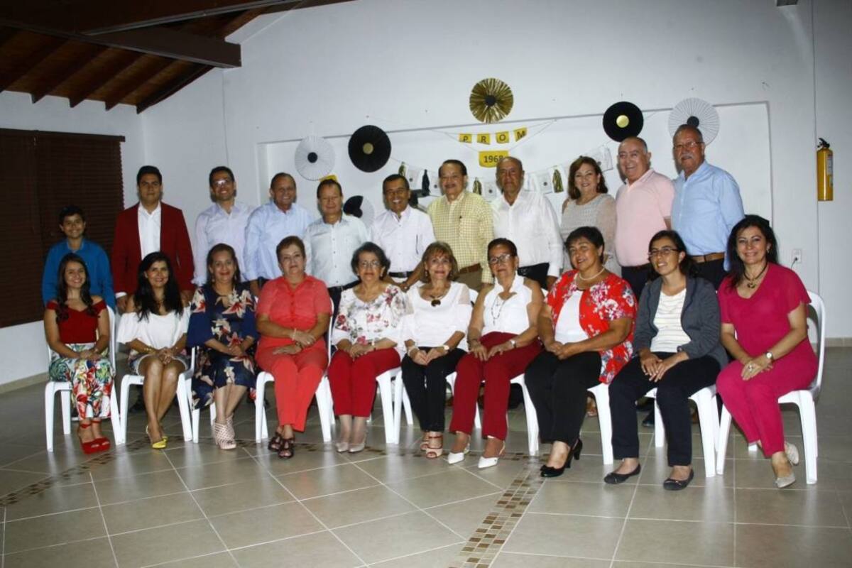 Jersón Eduardo Hernández González, Juan Rodríguez, Andrés Felipe Carrillo, Mario Pérez Flórez, Luis Eduardo Hernández Delgado, Néstor Raúl Barreto Pedraza, Álvaro Hernández Delgado, Alcides Cepeda Ojeda, María Eugenia Esteben de Cote, Alfredo Cote Esteban, Álvaro Esparza Chanaga, Paola Hernández, Consuelo González, Sahra Lucía Sánchez, Marlene Moreno, Elide Pérez, Sonia Murillo, Isabel González, Carmen Sofía Rojas, Silvia Juliana Cepeda Rojas y Adriana Fabiola Mutis Murillo. (Foto: César Flórez / VANGUARDIA LIBERAL )