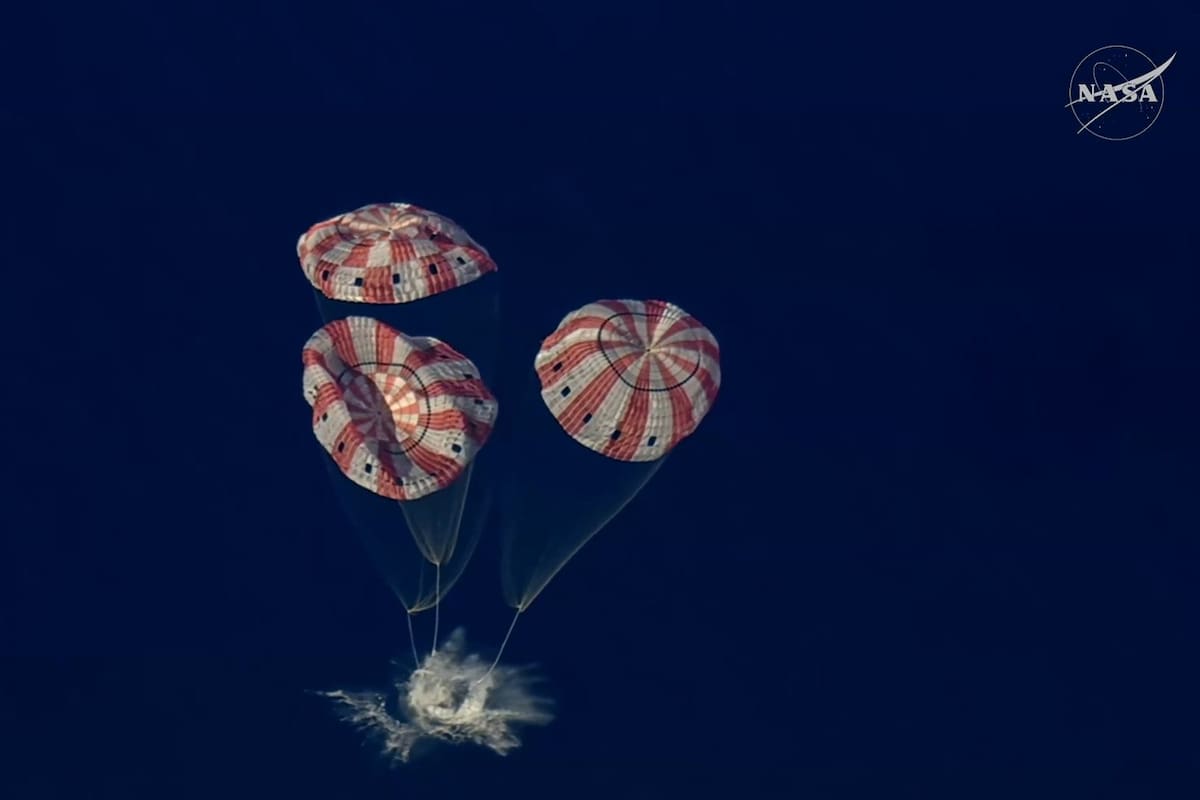La tripulación de Artemis II regresa a la Tierra, amerizando en el Océano Pacífico frente a San Diego, EE.UU.