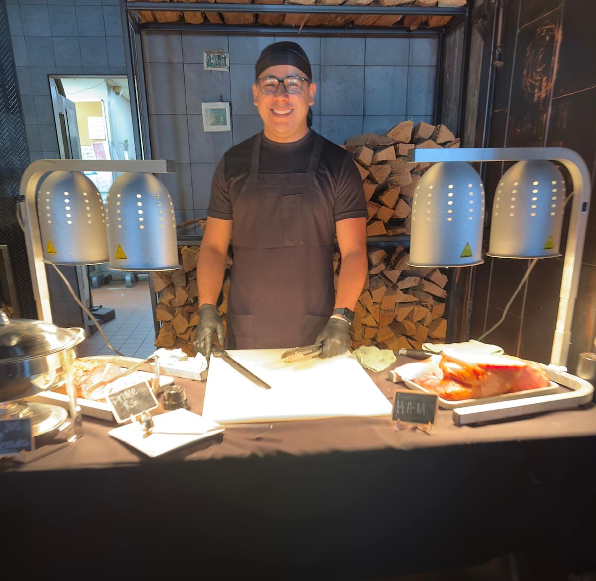 Reinaldo Peña venía trabajando en un restaurante en Minnesota, Estados Unidos, y ya llevaba cuatro años instalado en ese país junto a su familia. No obstante, en medio de la incertidumbre por las políticas antimigrantes del Gobierno Trump, optaron por acogerse a la salida voluntaria (Suministrada / VANGUARDIA)