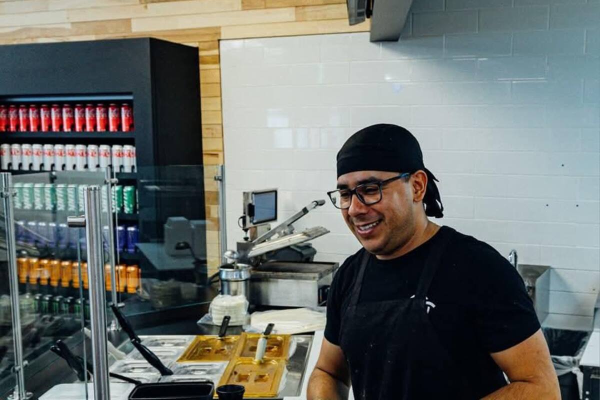 Reinaldo Peña venía trabajando en un restaurante en Minnesota, Estados Unidos, y ya llevaba cuatro años instalado en ese país junto a su familia. No obstante, en medio de la incertidumbre por las políticas antimigrantes del Gobierno Trump, optaron por acogerse a la salida voluntaria (Suministrada / VANGUARDIA)