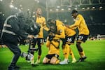 Wolverhampton pierde la categoría en la Premier League: el duro golpe para el colombiano Yerson Mosquera en Inglaterra