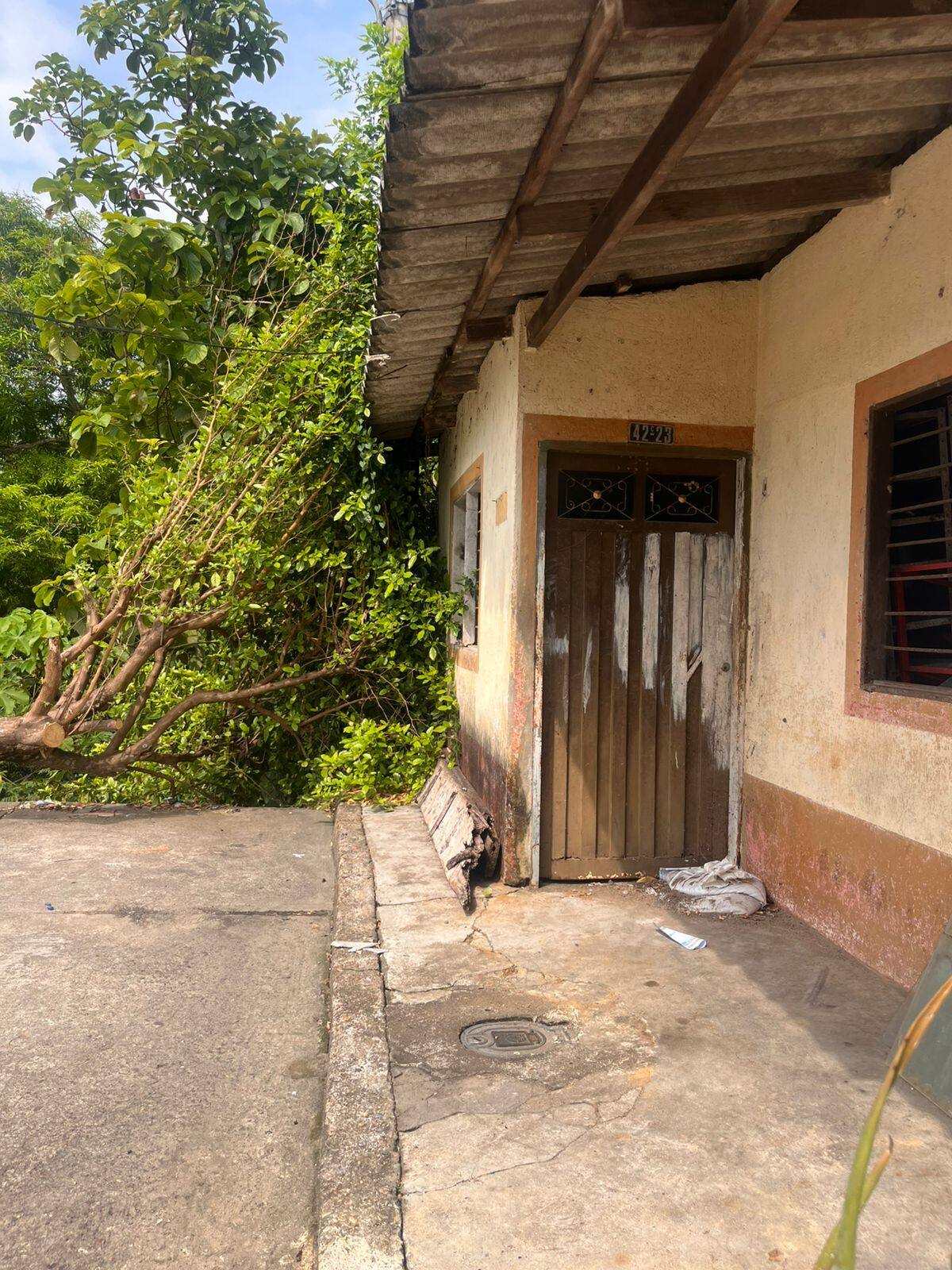 El fenómeno de remoción ha generado afectaciones en la vía y ha consumido parte de dos viviendas del barrio María Eugenia de Barrancabermeja.
Suministrada/Vanguardia