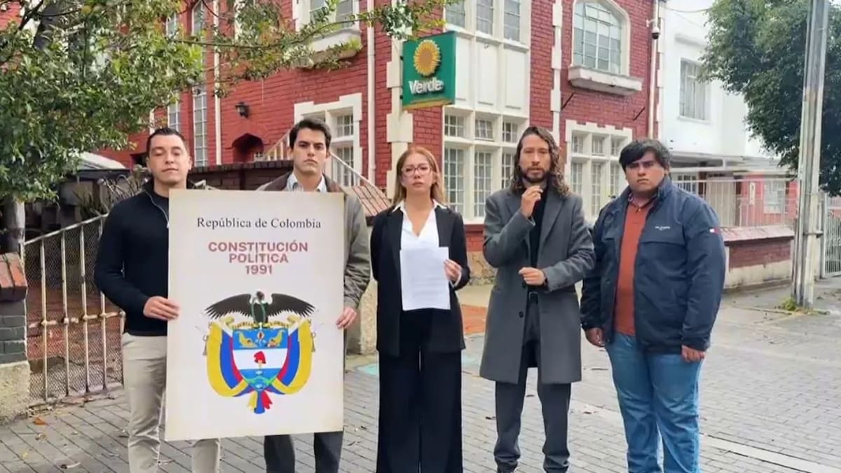 A la sede del partido se presentaron la representante a la Cámara, Cathy Juvinao; el concejal Julián Sastoque; el edil Pedro Moreno y un grupo de consejeros de juventud para radicar una manifestación de objeción de conciencia, ante la imposición de la colectividad de apoyar la candidatura de Iván Cepeda.