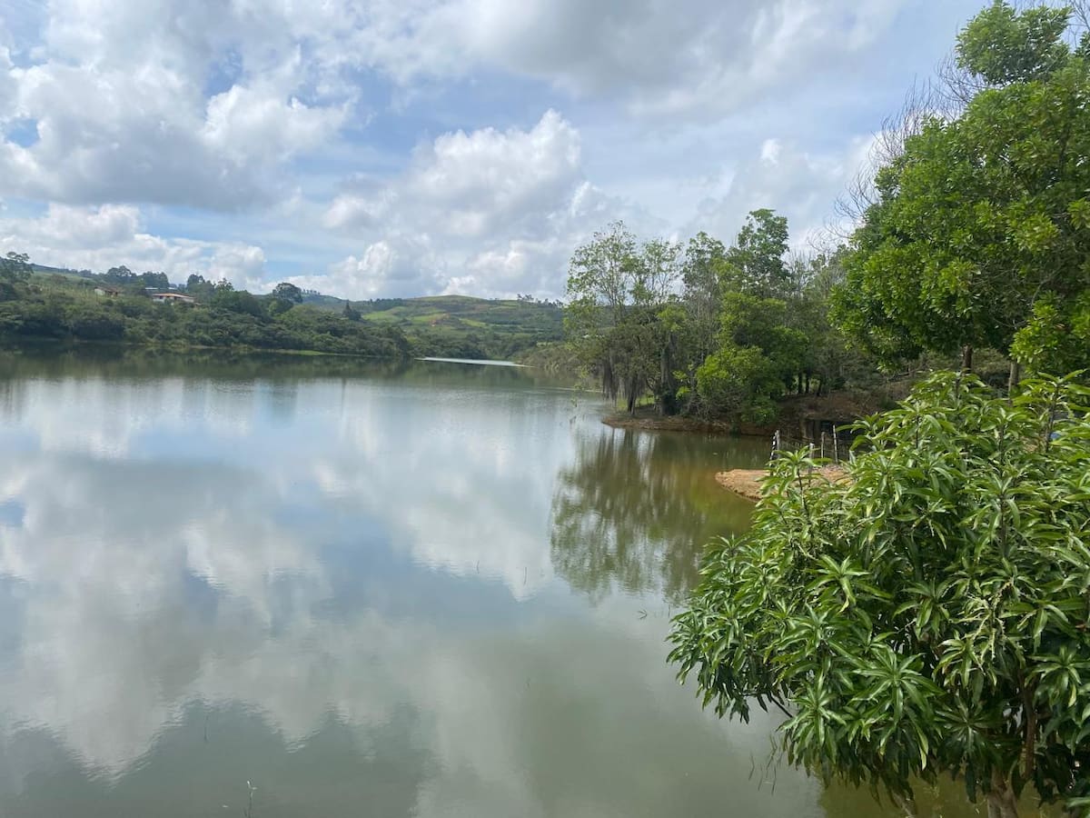 La represa El Común, desde donde se lleva el agua a Villanueva y Barichara.
