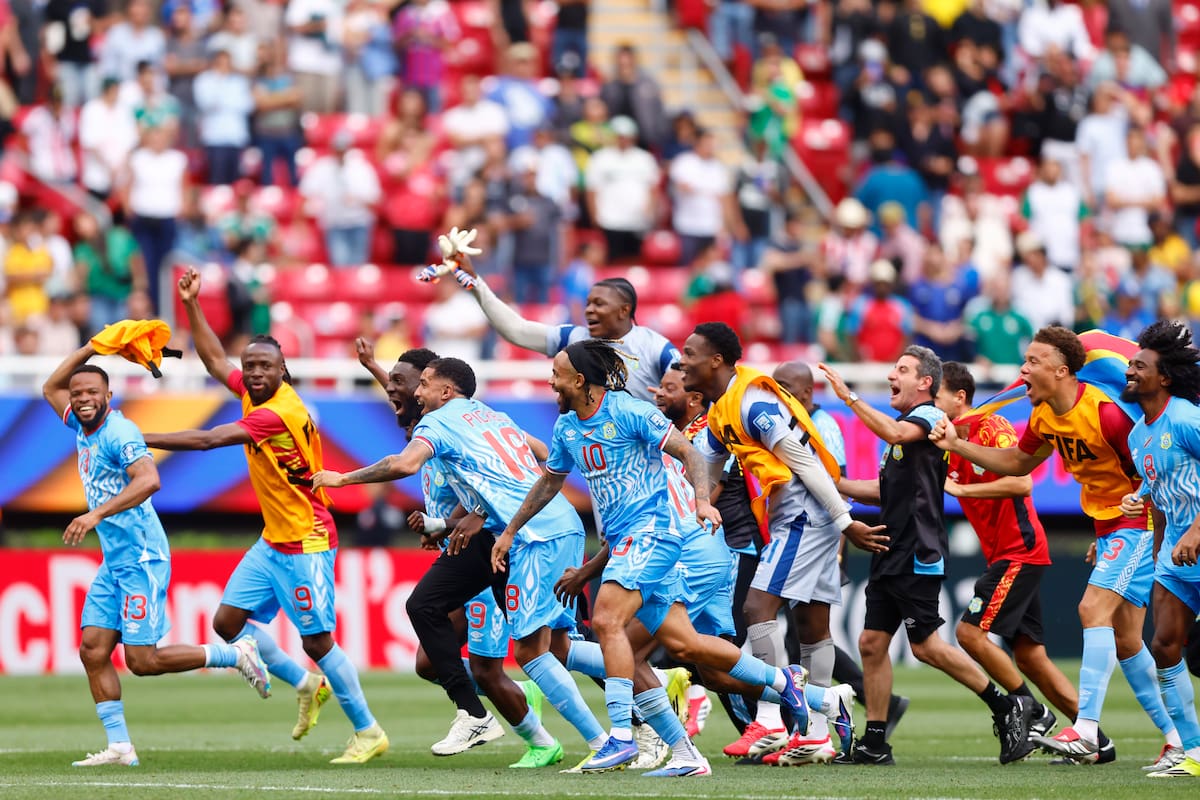 AMDEP2767. GUADALAJARA (MÉXICO), 31/03/2026.- Jugadores de la selección de la República Democrática del Congo celebran este martes, al finalizar un partido de repechaje para la Copa Mundial 2026 entre República Democrática del Congo y Jamaica en el Estadio Akron en Guadalajara (México). La República Democrática del Congo obtuvo el penúltimo cupo libre al Mundial al vencer en tiempo extra por 1-0 a Jamaica en la final de la repesca intercontinental jugada en el estadio Akron de la ciudad mexicana de Zapopan. EFE/ Francisco Guasco