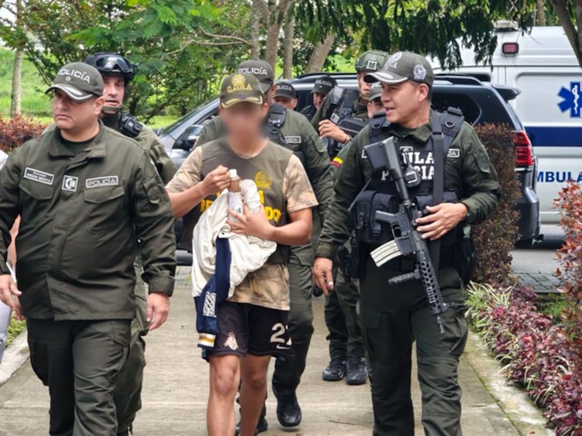 Rescatan a menor de 16 años tras permanecer 20 días secuestrado por disidencias en Cauca.
