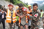 Nueve días atrapados bajo tierra: así sobrevivieron dos trabajadores en Nepal