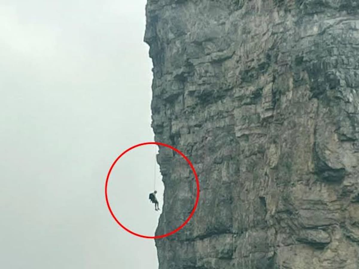 De película fue rescatado un alpinista que estuvo colgado en el vacío durante 12 horas en Italia.