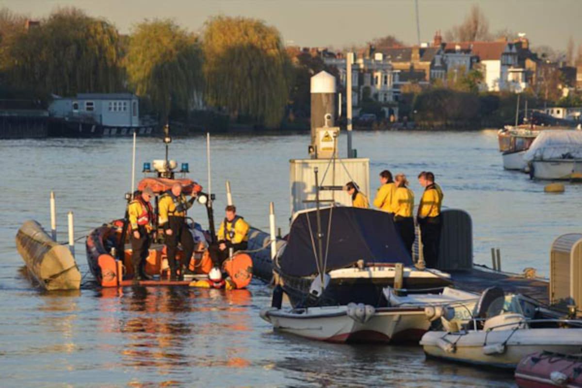 Rescate de la empresaria colombiana Zulma Guzmán Castro, quien fue sacada del río Támesis de Londres. // Foto: tomada de The Chiswick Calendar.