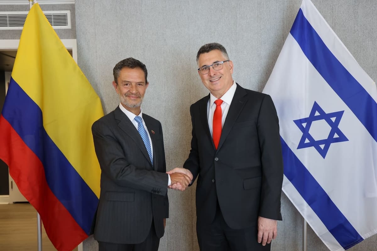 Ministro de relaciones exteriores de Israel, Gideon Saar, tras una reunión con el canciller colombiano, Omar Bula. // Foto: Colprensa - cortesía: Gideon Saar