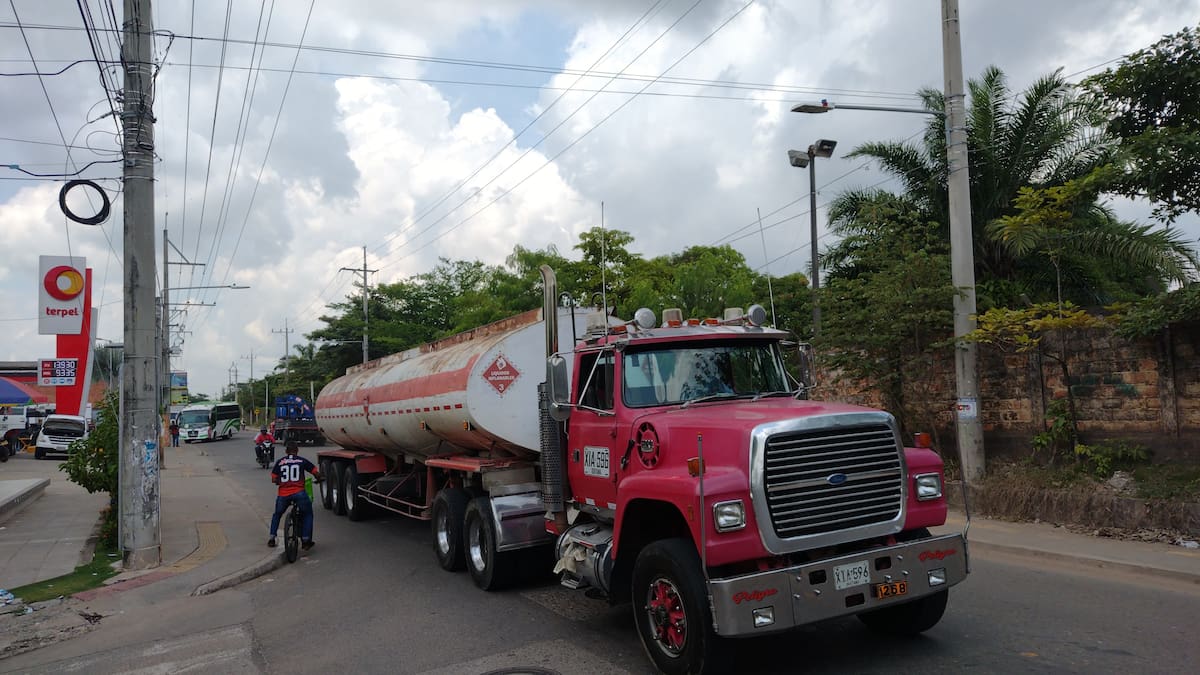 La restricción para vehículos de carga de 10 o más toneladas se aplicará en siete tramos viales de Barrancabermeja.
Suministrada/Vanguardia