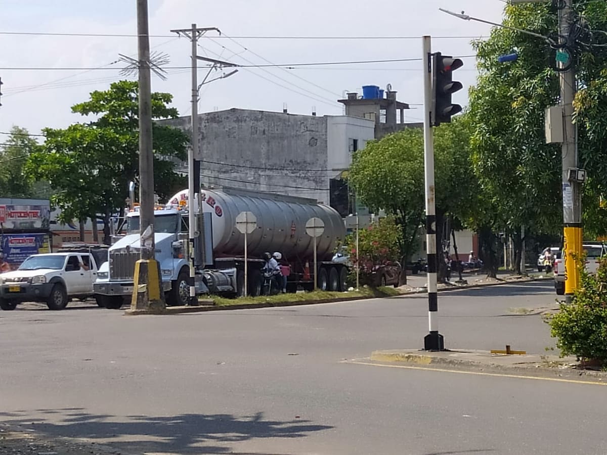 La restricción para vehículos de carga de 10 o más toneladas se aplicará en siete tramos viales de Barrancabermeja.
Suministrada/Vanguardia