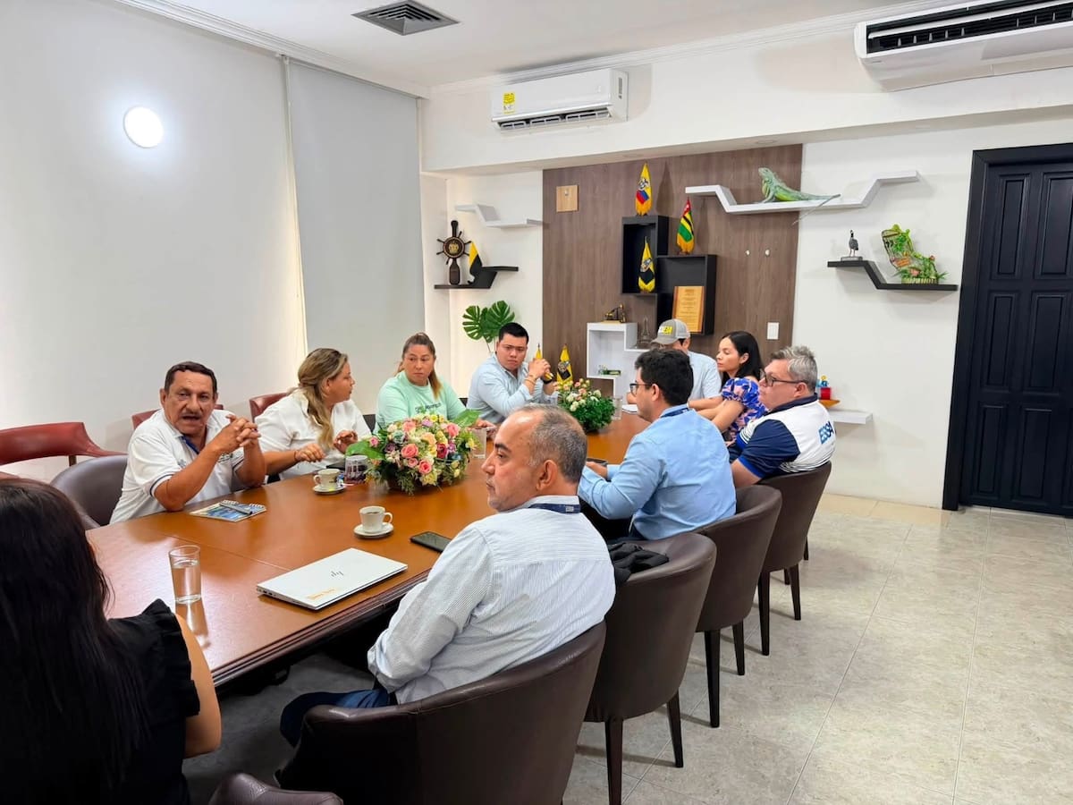 Representantes de la Alcaldía de Barrancabermeja y directivos de la Electrificadora de Santander (ESSA) sostuvieron una mesa de trabajo para revisar las fallas en el servicio de energía y acordar medidas que permitan mejorar los tiempos de atención a los usuarios.
Suministrada/Vanguardia
