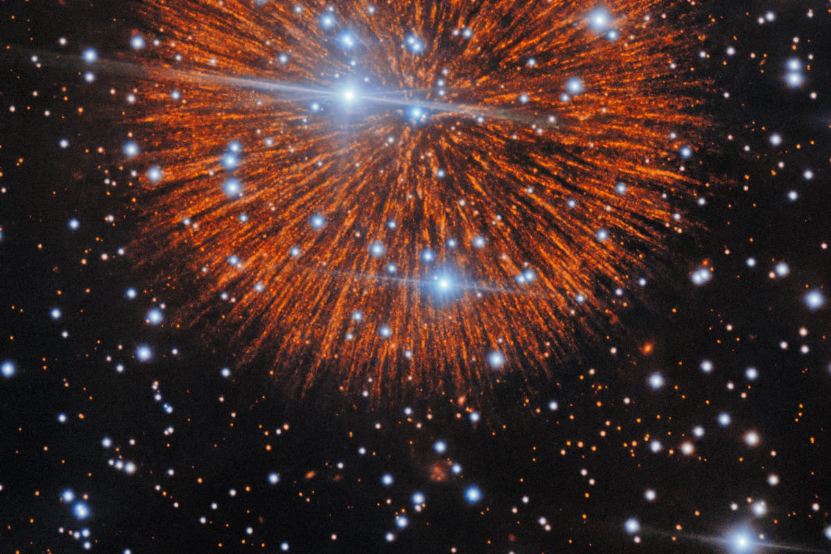 El remanente de una histórica supernova (Pa 30), observada en el año 1181, ha sido captado con un detalle sin precedentes por el telescopio Gemini North de NOIRLab. La imagen muestra que las eyecciones, con su inconfundible forma de fuegos artificiales, adoptan una estructura en cascada similar a un nudo. Imagen: Observatorio Internacional Gemini/NOIRLab/NSF/AURA