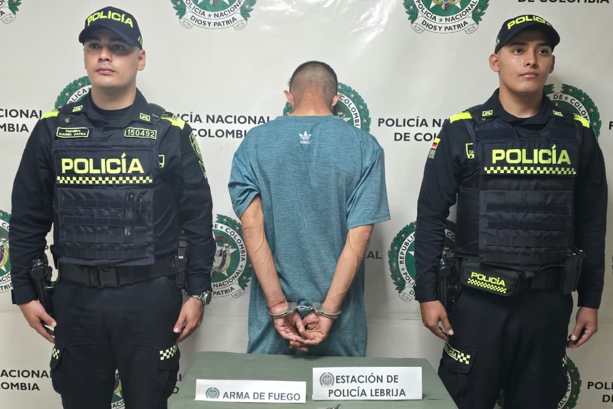 Revólver escondido en un bolso: así fue la captura de un hombre en zona boscosa de Lebrija