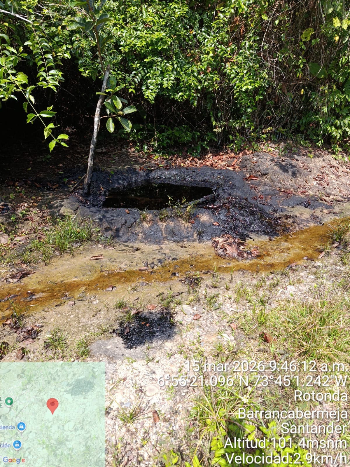 La Alianza Libre de Fracking advirtió sobre la contaminación generada en un rezumadero ubicado cerca a la estación 6 del campo La Cira Infantas, en el corregimiento El Centro de Barrancabermeja.
Suministrada/Alianza Colombia Libre de Fracking