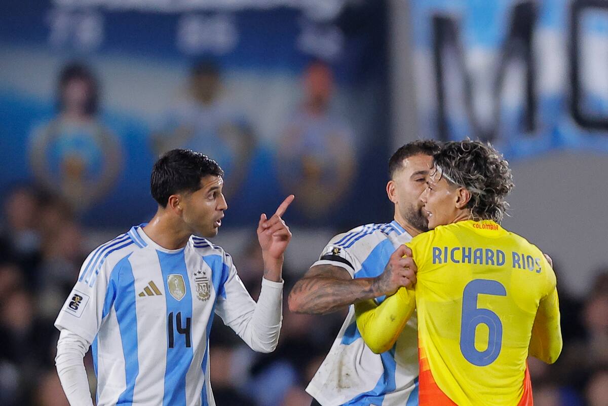 Richard Ríos tuvo picantes cruces con varios jugadores de la Selección de Argentina. //Foto, EFE: Juan Ignacio Roncoroni