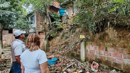Temor persiste en asentamiento La Islita, casas en riesgo por talud en Bucaramanga