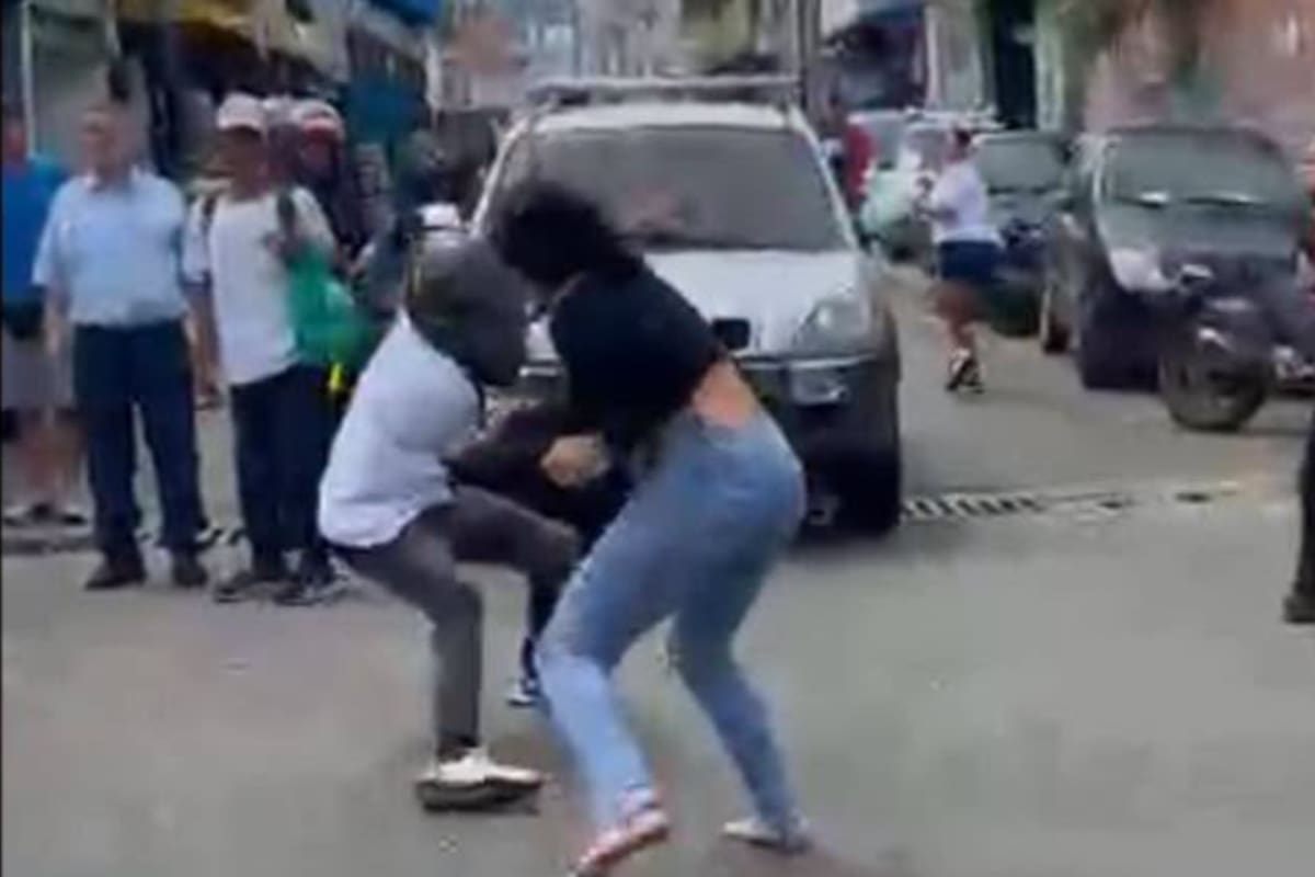 Hombre terminó herido tras enfrentarse a cuchillo con su pareja en Bucaramanga.
Foto: captura de video - redes sociales.