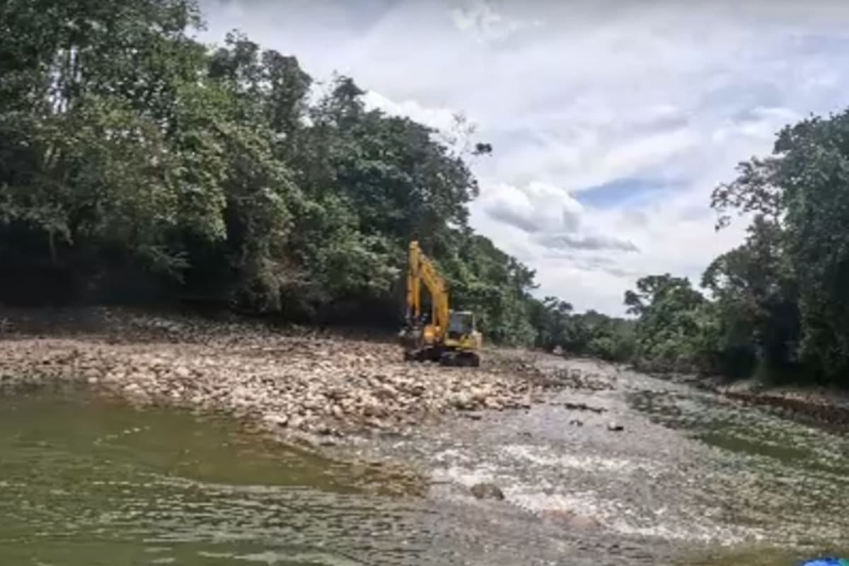 Un grupo de turistas que practicaban rafting se encontraron con la máquina durante el recorrido.