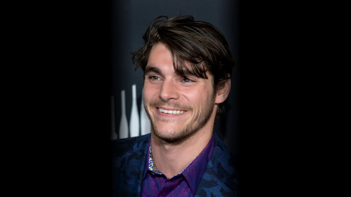 EPA3888. BOGOTÁ (COLOMBIA), 12/10/2026.- Fotografía de archivo del 19 de julio de 2018 del actor estadounidense RJ Mitte durante la alfombra roja del estreno de la cuarta temporada de la serie de televisión 'Better Call Saul' en San Diego (Estados Unidos). RJ Mitte, conocido por interpretar al hijo de Walter White en la popular serie 'Breaking Bad', falleció este lunes a los 34 años, informaron sus representantes. EFE/ David Maung / ARCHIVO