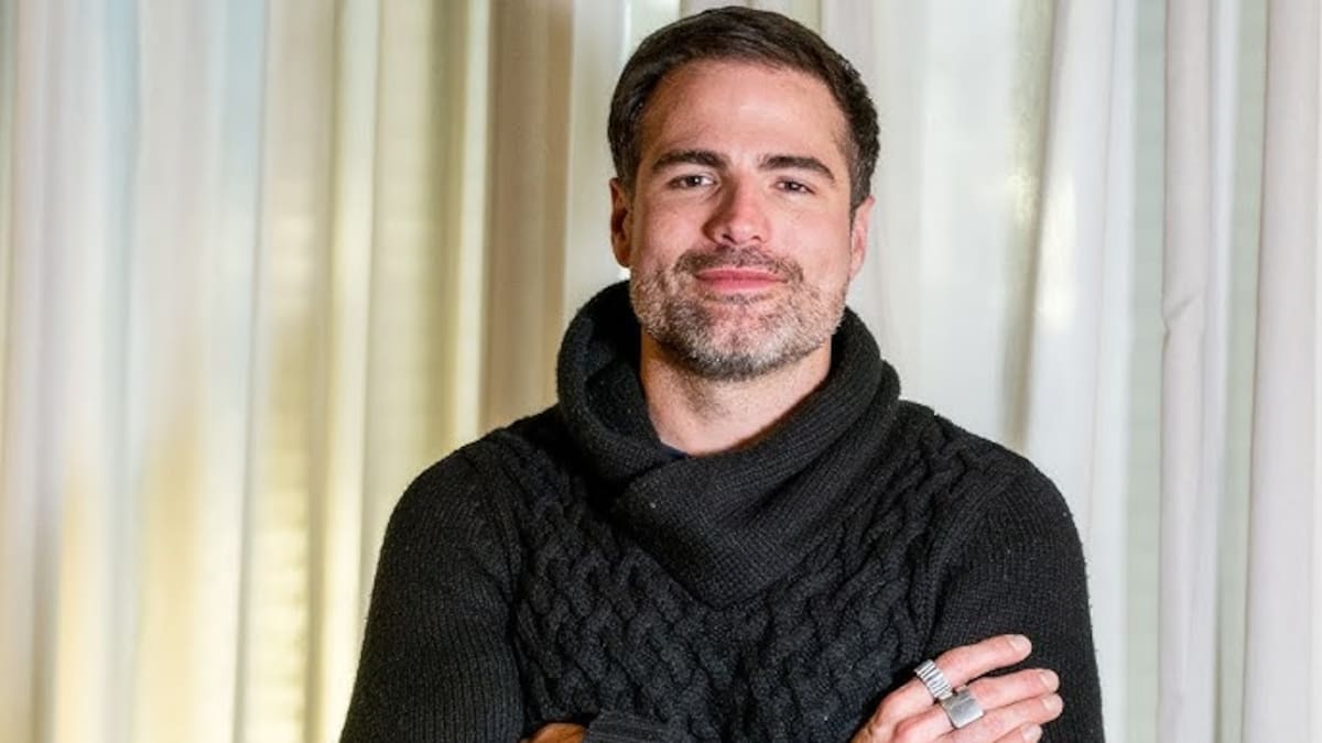 El accidente que nadie vio venir: Actor de ‘Sin senos sí hay paraíso’ termina en cirugía tras función de teatro.