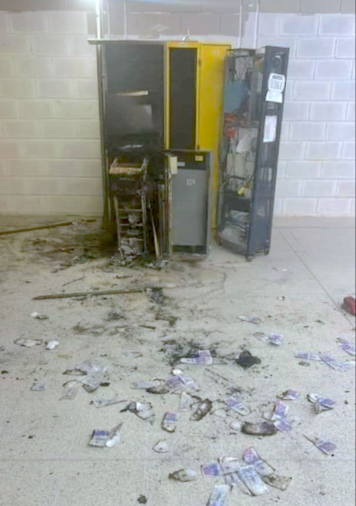 Así quedó el cajero automático de Bancolombia ubicado en un centro comercial de Malambo, Atlántico..//Cortesía @Hashtag24