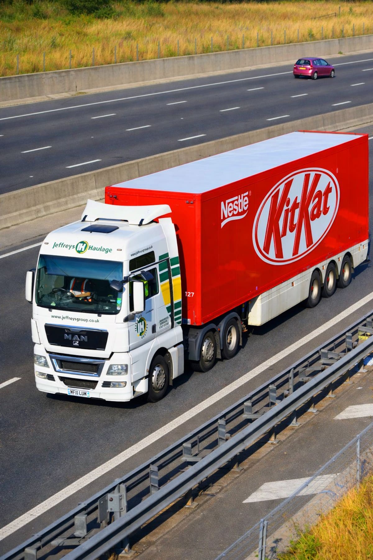Denuncian el robo de 12 toneladas de chocolates KitKat en Europa y advierten por posible escasez antes de Pascua.