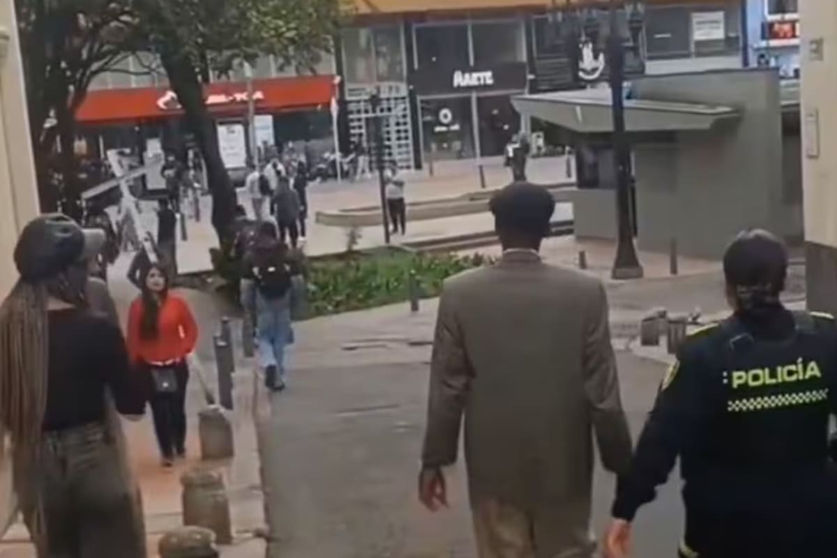 Hombre acusado de robar esmeralda intentó ocultarla tragándosela en Bogotá.
Foto: captura de video.