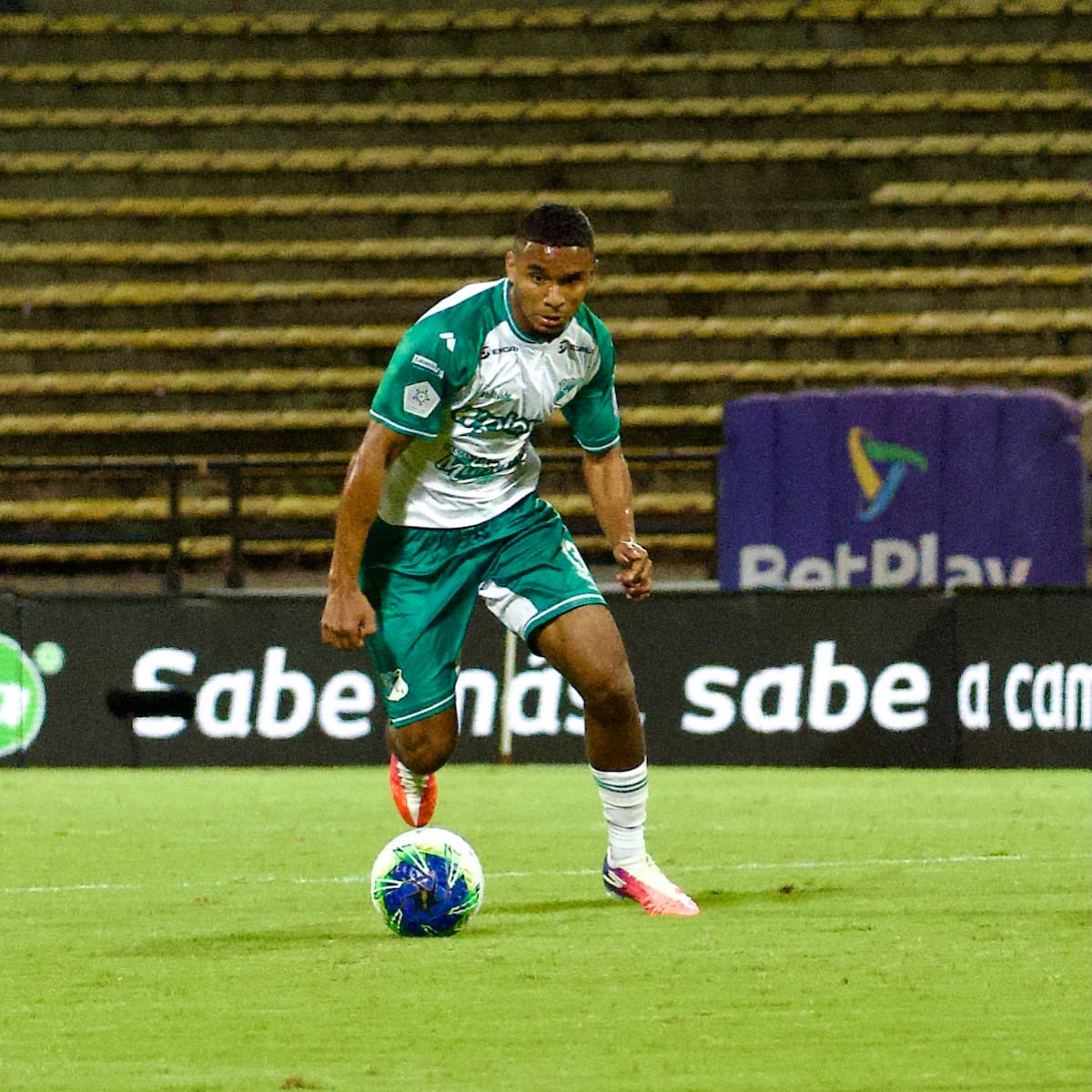 Ronaldo Pájaro, jugador del Deportivo Cali, sufrió lesiones tras el terremoto. Foto: Redes sociales