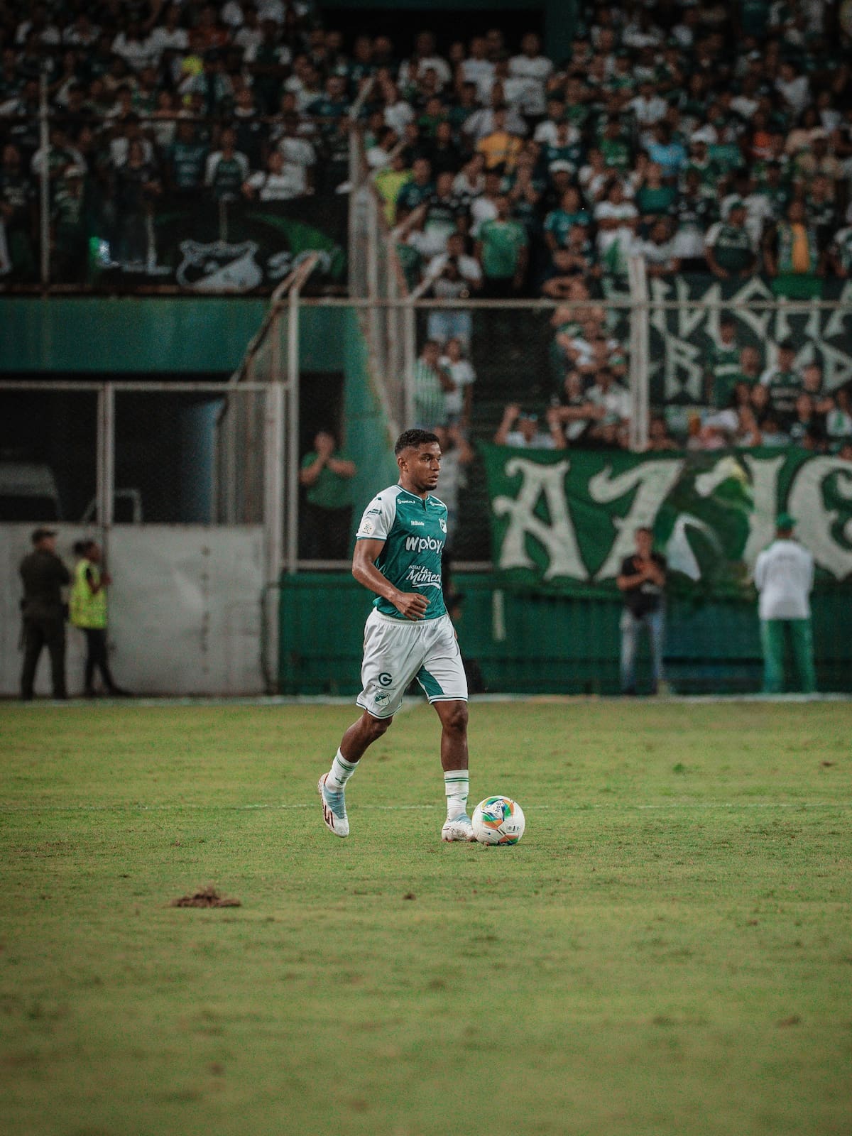 Ronaldo Pájaro, jugador del Deportivo Cali, sufrió lesiones tras el terremoto. Foto: Redes sociales
