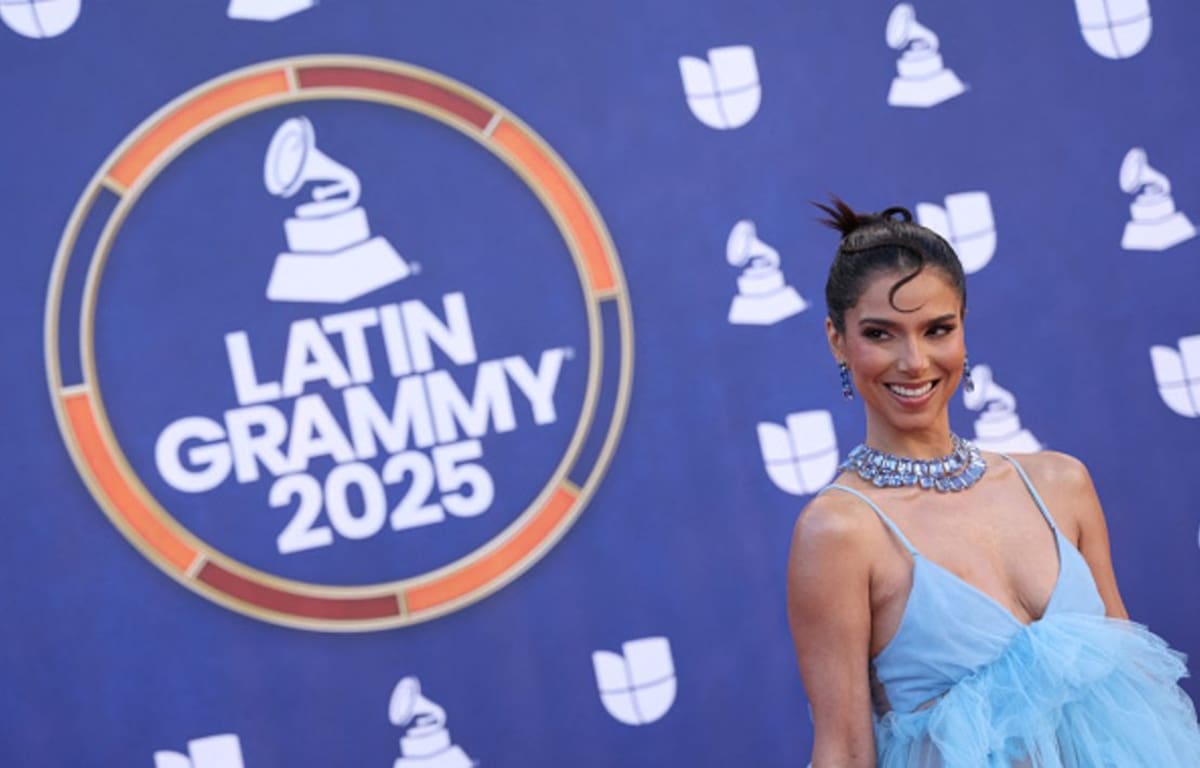 Roselyn Sánchez arriba a la alfombra roja de los premios Latin Grammy 2025. Foto: Getty Images