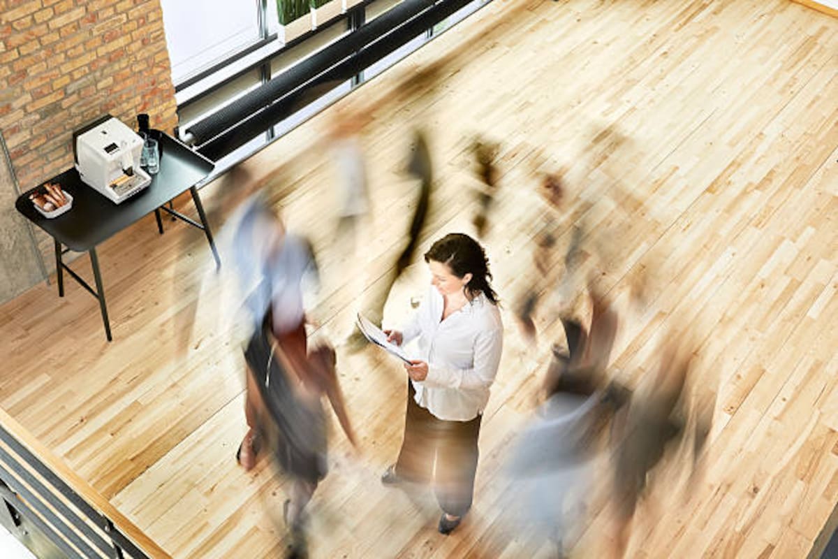La remuneración sigue siendo uno de los principales motivos por los que los trabajadores deciden cambiar de empleo. Empresas buscan fortalecer la retención con beneficios flexibles, bienestar y oportunidades de crecimiento.