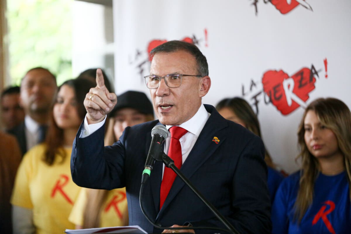 "Fue un error estratégico": Roy Barreras reclama a Gustavo Petro por desestimular el voto en las consultas y advierte que esto fortaleció a la derecha.