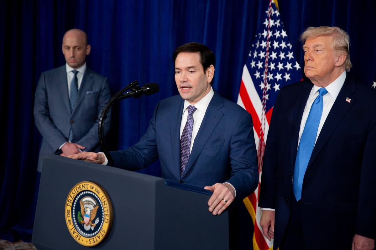 El secretario de Estado de EE.UU., Marco Rubio (C). EFE/EPA/NICOLE COMBEAU / POOL