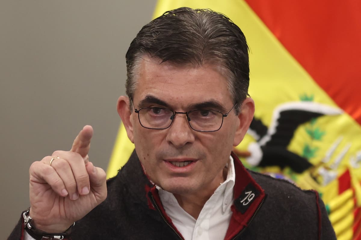 El presidente de Bolivia, Rodrigo Paz, habla durante una rueda de prensa este miércoles, en La Paz (Bolivia). EFE/ Luis Gandarillas