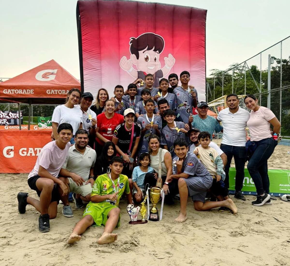Este es el equipo de Ruitoque que consiguió el título del Torneo Nacional Baby Playa. Foto: cortesía LSF.