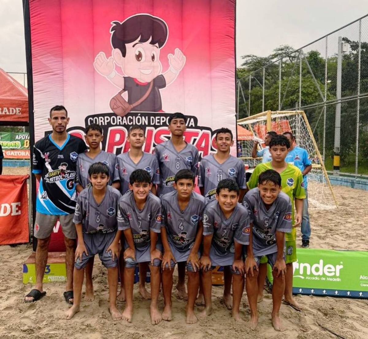 Este es el equipo de Ruitoque que consiguió el título del Torneo Nacional Baby Playa. Foto: cortesía LSF.
