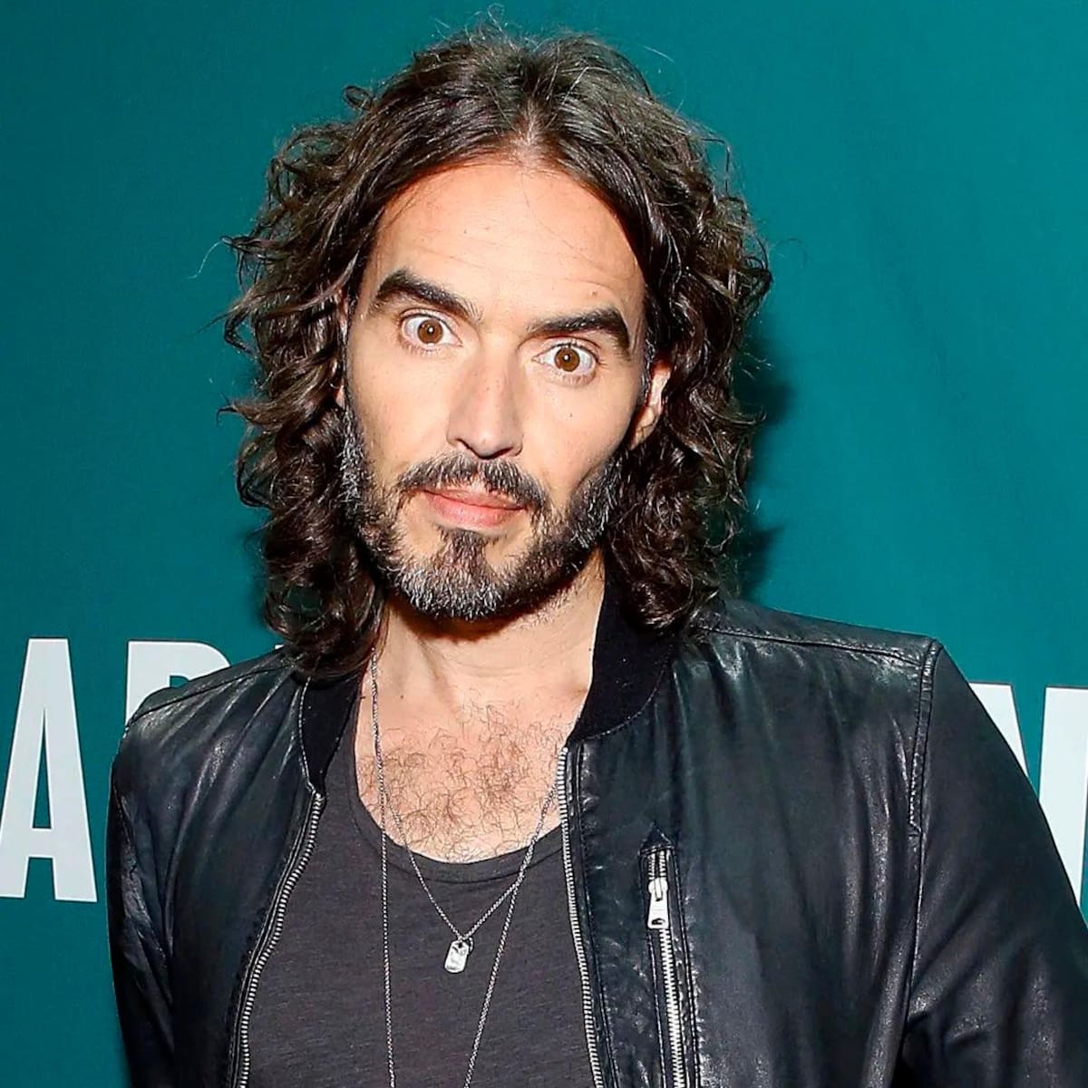 El actor y comediante es acusado por cuatro mujeres de haber sufrido agresiones sexuales entre 2006 y 2013, Twitter / VANGUARDIA