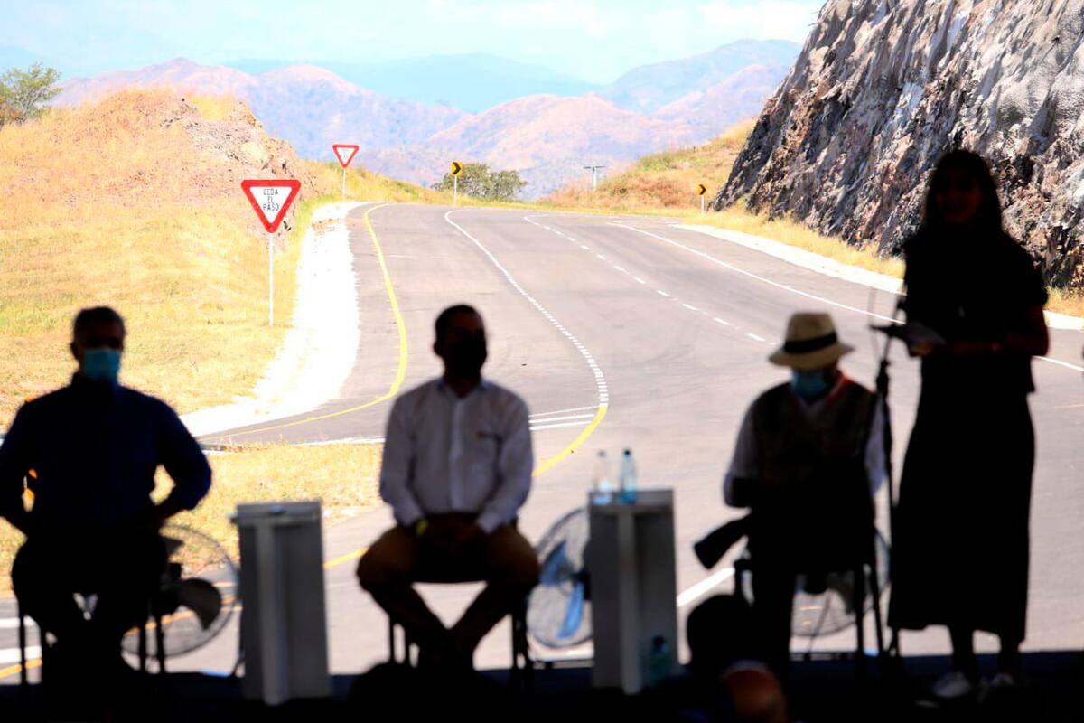 Según Mintransporte, está previsto que en total Ruta del Sol, sector 3, tenga la construcción de 476 kilómetros de doble calzada, el mejoramiento de 465 km y la operación y mantenimiento de 941 km. Suministrada / VANGUARDIA