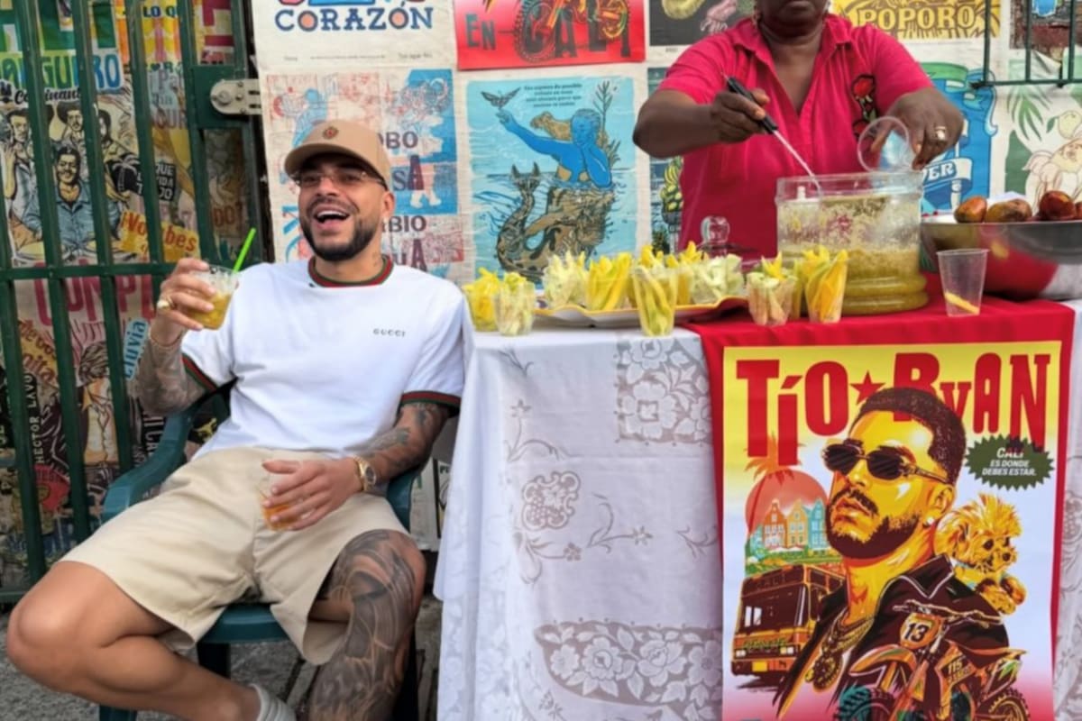 Ryan Castro en el barrio Obrero de Cali durante una jornada cultural de la estrategia “Cali es donde debes estar” para impulsar el turismo en la zona. Imagen tomada de: Ig: Ryancastro