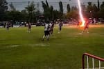 Tragedia en el fútbol: un rayo mata a un jugador de 24 años en pleno partido