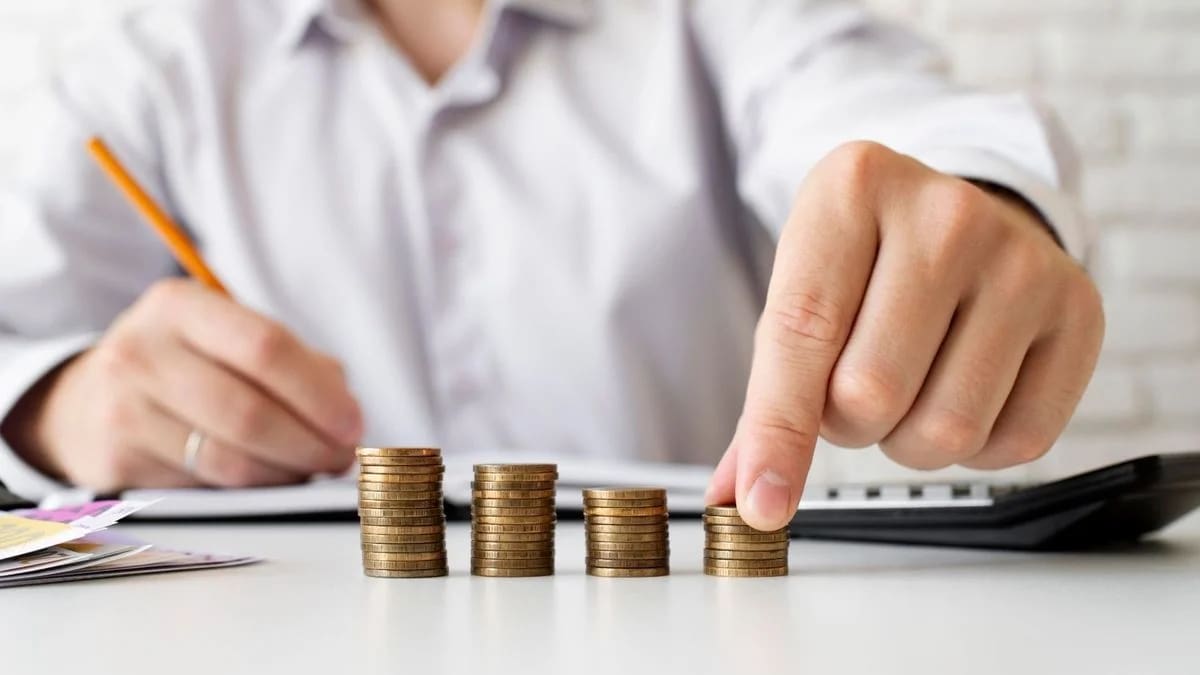 El salario mínimo funciona como unidad de cálculo para múltiples servicios y sanciones en Colombia. / Archivo