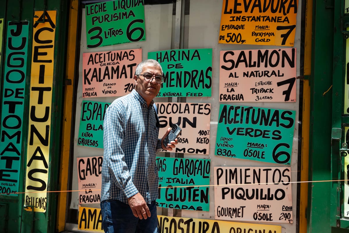 Los casos más extremos siguen siendo Venezuela y Cuba. En Venezuela, el salario mínimo permanece congelado desde 2022 en 0,40 dólares mensuales. En Cuba, el ingreso mínimo equivale a unos 5 dólares.