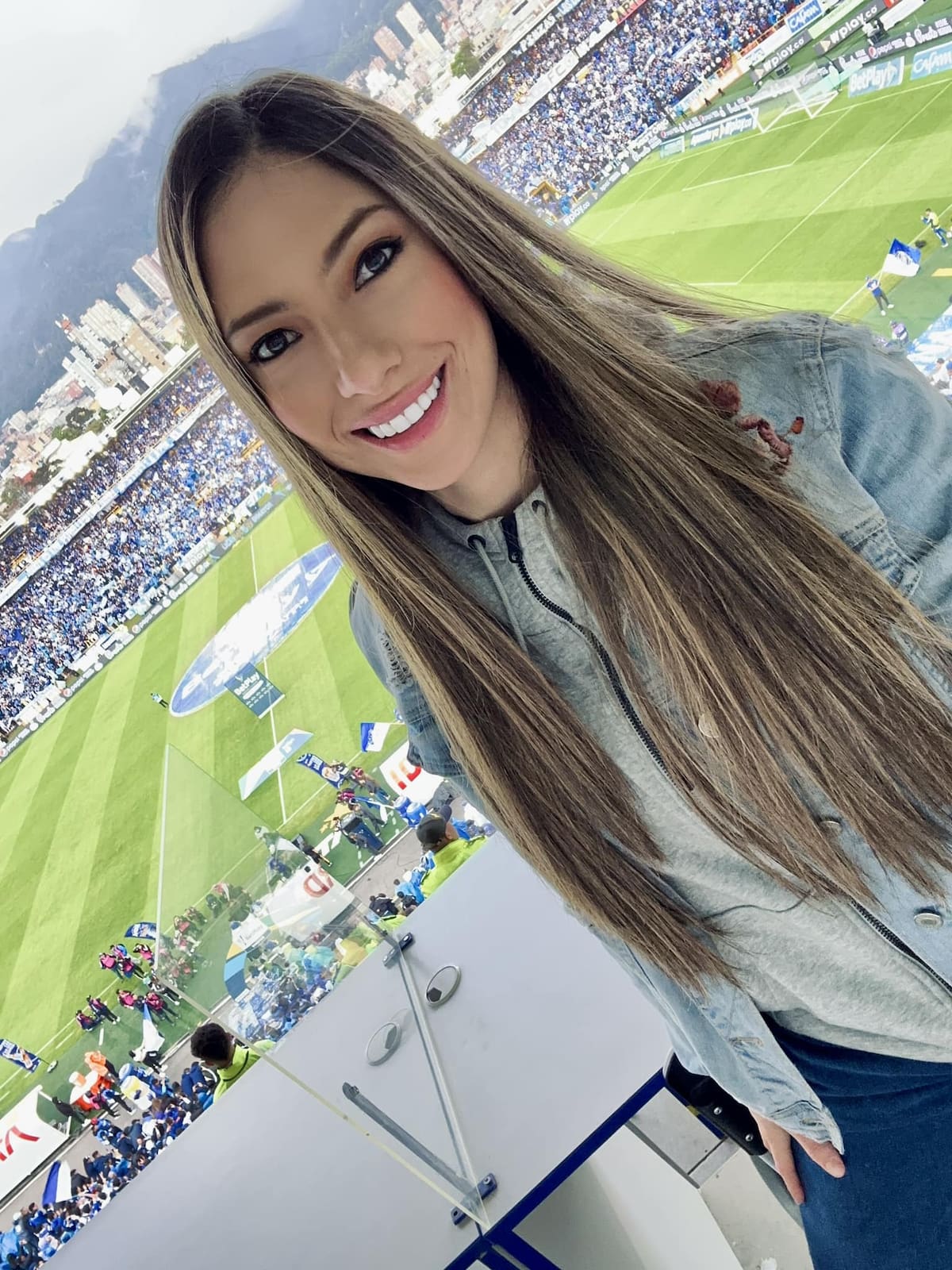 La periodista de Win Sports, Salomé Fajardo, encendió las alarmas en redes sociales luego de denunciar un caso que ha generado indignación: alguien habría pagado para difundir información falsa con el objetivo de manchar su nombre y afectar su carrera.