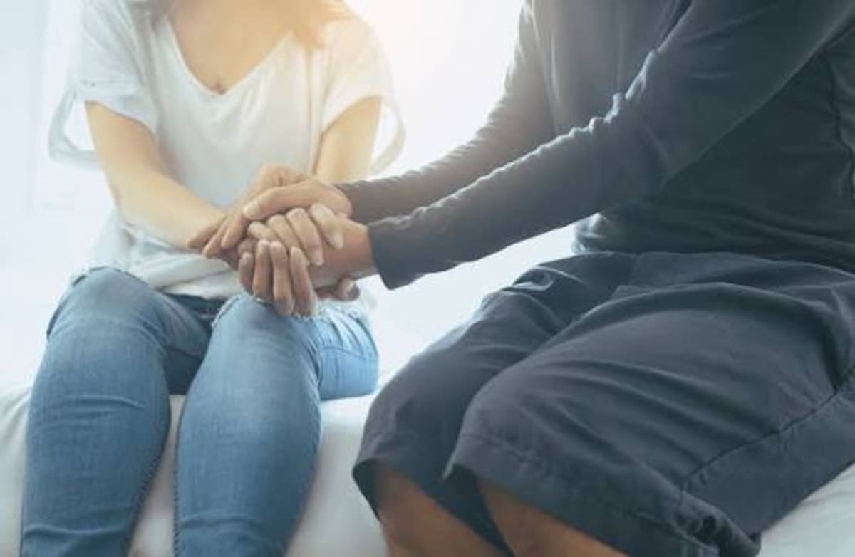 La prevención del suicidio requiere atención a la salud mental durante todo el año.