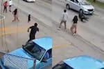Empleado salva en cuestión de segundos a una niña de ser atropellada: la escena se vuelve viral