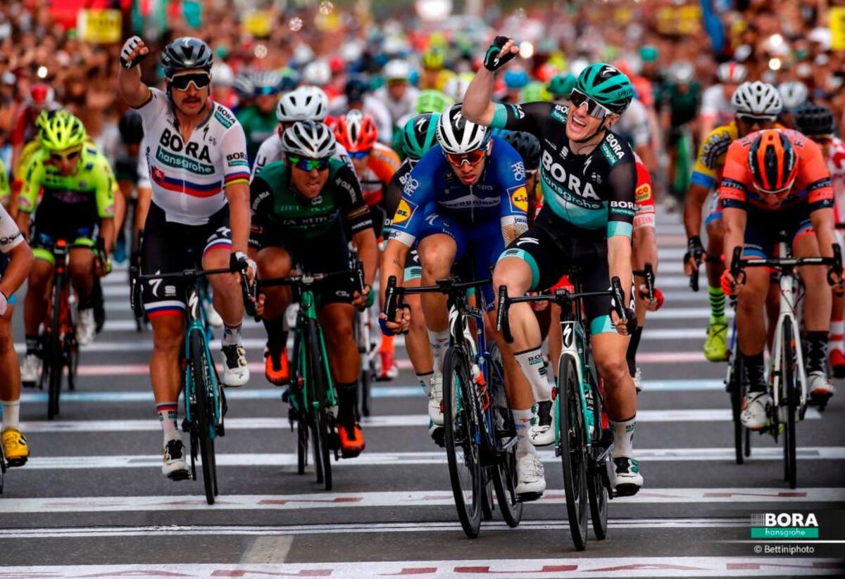 El irlandés Sam Bennett se impuso en la última etapa de la Vuelta a San Juan, superando al colombiano Álvaro Hodeg. Fernando Gaviria fue décimo.